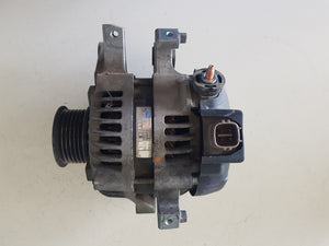 < 27060-0Y030 ALTERNATORE TOYOTA YARIS 1.3 B 74 KW 2009 1NR FE-SPEDIZIONE INCLUSA