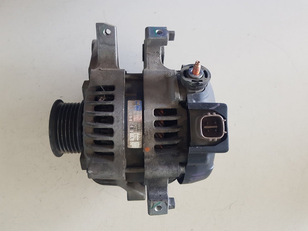 < 27060-0Y030 ALTERNATORE TOYOTA YARIS 1.3 B 74 KW 2009 1NR FE-SPEDIZIONE INCLUSA