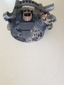 < 27060-0Y030 ALTERNATORE TOYOTA YARIS 1.3 B 74 KW 2009 1NR FE-SPEDIZIONE INCLUSA