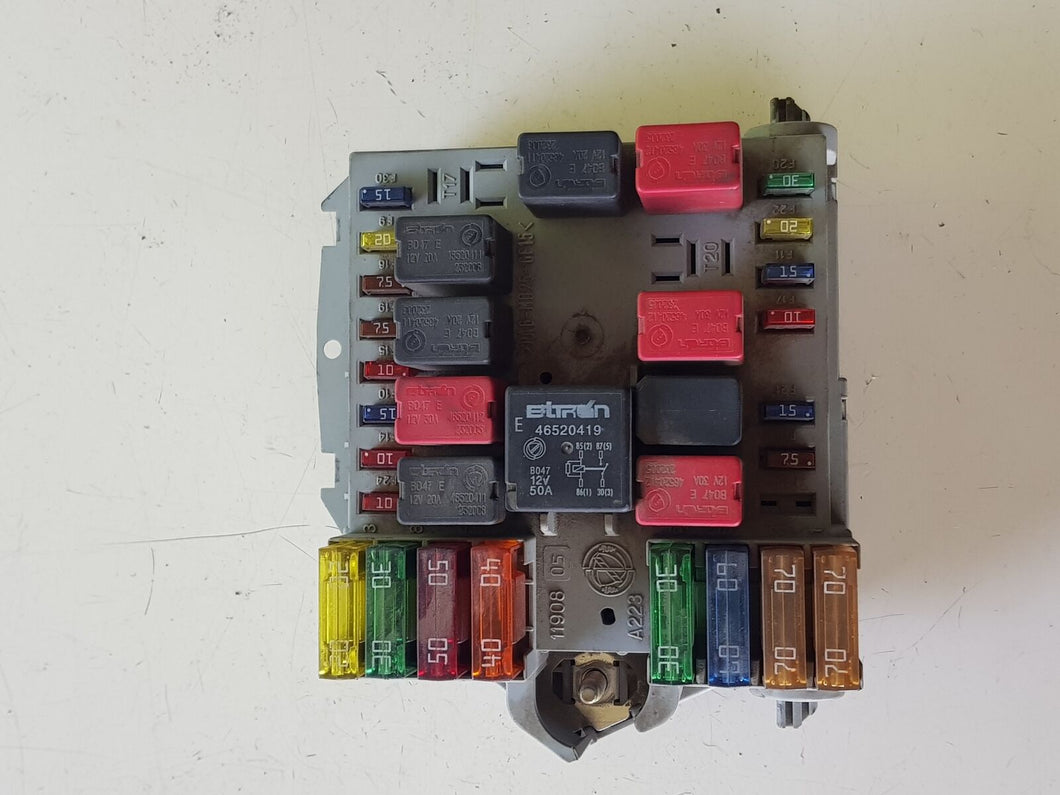 < 51739427 CENTRALINA PORTA FUSIBILI FIAT IDEA 1.3 MJT 2004-SPEDIZIONE INCLUSA