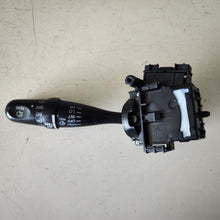 Load image into Gallery viewer, &lt; COMANDO LEVA DEVIO DEVIOLUCI DESTRA TERGICRISTALLI TERGI SUZUKI SWIFT 2009-SPEDIZIONE INCLUSA
