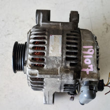 Charger l&#39;image dans la galerie, &lt; 27060-23030 ALTERNATORE TOYOTA YARIS 1.0 B 50KW 2004 102211-1680-SPEDIZIONE INCLUSA
