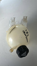 Carica l&#39;immagine nel visualizzatore di Gallery, 980077728002 VASCHETTA SERBATOIO RECUPERO ACQUA MOTORE OPEL CROSSLAND X 1.5 D 81KW DV5RCE YH01 2022-SPEDIZIONE INCLUSA
