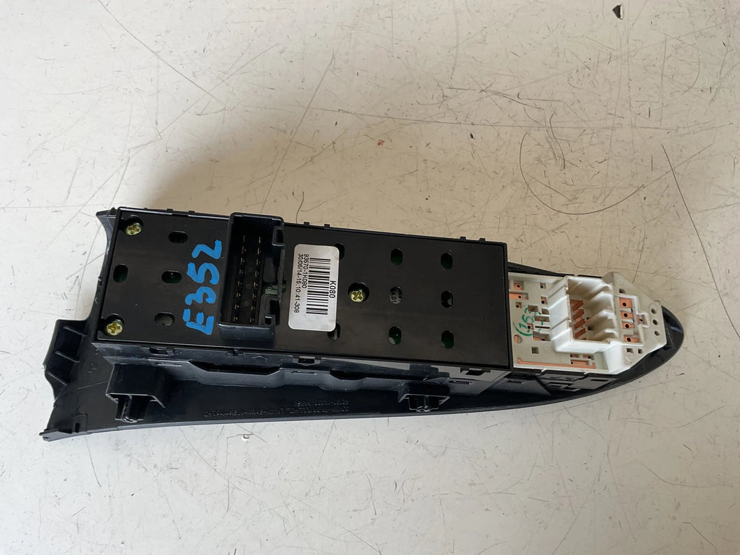 93570-1K080 PULSANTIERA COMANDO ALZAVETRO ANTERIORE SINISTRA HYUNDAI IX20 1.4 B 66KW 2014 G4FA-SPEDIZIONE INCLUSA