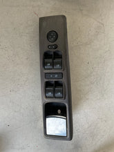 Carica l&#39;immagine nel visualizzatore di Gallery, Pulsantiera Comando Alzavetro anteriore sinistro 4 tasti FIAT IDEA LANCIA MUSA 2010-SPEDEIZIONE INCLUSA
