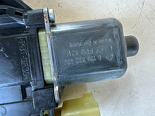 Carica l&#39;immagine nel visualizzatore di Gallery, 8A61-14A389-B MOTORINO ALZAVETRO ANTERIORE SINISTRO FORD FIESTA 1.2 B 60KW 2010 0130822404-SPEDIZIONE INCLUSA
