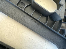 Carica l&#39;immagine nel visualizzatore di Gallery, ET76-R014L21-ACW GRIGLIA RADIO CON BOCCHETTE ARIA FORD TRANSIT COURIER 1.5 TDCI 75 CV 55KW 2020 IT76-18835-AB-SPEDIZIONE INCLUSA
