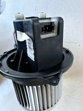 Carica l&#39;immagine nel visualizzatore di Gallery, 98619594 VENTOLA ABITACOLO LANCIA Y YPSILON 1.2 B 51KW 2015 15370-SPEDIZIONE INCLUSA
