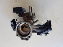 Load image into Gallery viewer, &gt;22210-0J010 CORPO FARFALLATO VALVOLA A FARFALLA TOYOTA YARIS 1.0 B 2003 189452-0D010 - SPEDIZIONE INCLUSA -
