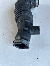 Carica l&#39;immagine nel visualizzatore di Gallery, 13254175 TUBO ARIA INTERCOOLER OPEL CORSA D 1.3 D 55kw 2012 498891241-SPEDIZIONE INCLUSA
