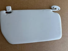 Carica l&#39;immagine nel visualizzatore di Gallery, ALETTA PANTINA PARASOLE LATERALE SINISTRA FORD TRANSIT COURIER 1.5 TDCI 75 CV 55KW 2020 XWCA-SPEDIZIONE INCLUSA
