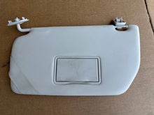Carica l&#39;immagine nel visualizzatore di Gallery, ALETTA PANTINA PARASOLE LATERALE SINISTRA FORD TRANSIT COURIER 1.5 TDCI 75 CV 55KW 2020 XWCA-SPEDIZIONE INCLUSA
