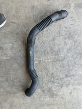 Carica l&#39;immagine nel visualizzatore di Gallery, A16952001 Tubo flessibile intercooler Mercedes-Benz A W169 2007 diesel 80 kW - SPEDIZIONE INCLUSA
