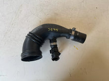 Carica l&#39;immagine nel visualizzatore di Gallery, 51897510 TUBO ASPIRAZIONE TURBO FIAT ALFA ROMEO LANCIA 1.300 Mtjet Turbina Alta E5 - SPEDIZIONE INCLUSA

