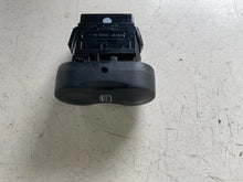 Carica l&#39;immagine nel visualizzatore di Gallery, E23111-15 COMANDO INTERRUTTORE DACIA SANDERO 1.5 D 65KW 2011 - SPEDIZIONE INCLUSA
