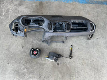 Carica l&#39;immagine nel visualizzatore di Gallery, 07356121160 KIT AIRBAG CRUSCOTTO FIAT 500L 500 L ANNO 2014 CON 1 CINTURA SINISTRA 07355573010 - SPEDIZIONE INCLUSA

