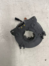 Carica l&#39;immagine nel visualizzatore di Gallery, 24459849 CONTATTO SPIRALATO ANELLO CONTATTI VOLANTE OPEL CORSA C - SPEDIZIONE INCLUSA

