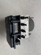 Carica l&#39;immagine nel visualizzatore di Gallery, 44510-0H010 CENTRALINA POMPA AGGREGATO ABS TOYOTA AYGO 1.0 B 51KW 2006 0265231579 0265800441 - SPEDIZIONE INCLUSA
