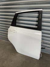 Carica l&#39;immagine nel visualizzatore di Gallery, PORTA PORTIERA SPORTELLO POSTERIORE DESTRA Nissan Note E12 ANNO 2015 - SPEDIZIONE INCLUSA
