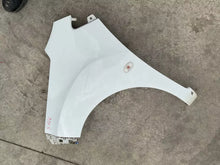 Carica l&#39;immagine nel visualizzatore di Gallery, PARAFANGO ANTERIORE SINISTRO CHEVROLET SPARK 2010 - SPEDIZIONE INCLUSA

