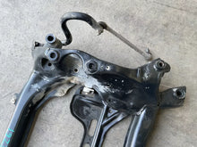 Carica l&#39;immagine nel visualizzatore di Gallery, A2046280457 CULLA MOTORE PONTE ASSALE ANTERIORE MERCEDES GLK (W204) CDI 2.2 D 125KW 2011 651916 - SPEDIZIONE INCLUSA
