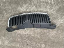 Carica l&#39;immagine nel visualizzatore di Gallery, 5J0853668A GRIGLIA MASCHERINA radiatore 5J0853668A Skoda Fabia 5J - SPEDIZIONE INCLUSA
