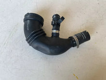 Carica l&#39;immagine nel visualizzatore di Gallery, 51897510 TUBO ASPIRAZIONE TURBO FIAT ALFA ROMEO LANCIA 1.300 Mtjet Turbina Alta E5 - SPEDIZIONE INCLUSA
