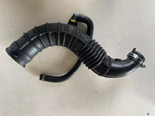 Carica l&#39;immagine nel visualizzatore di Gallery, 8200500384A MANICOTTO TUBO ASPIRAZIONE FILTRO ARIA RENAULT MEGANE 1.5 D 78KW 2006 - SPEDIZIONE INCLUSA
