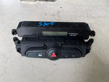 Carica l&#39;immagine nel visualizzatore di Gallery, 93700-1K300 COMANDO INTERRUTTORE MULTIFUNZIONE CON DISPLAY HYUNDAI IX20 1.4 B 66KW 2014 G4FA - SPEDIZIONE INCLUSA

