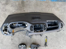 Carica l&#39;immagine nel visualizzatore di Gallery, 07356121160 KIT AIRBAG CRUSCOTTO FIAT 500L 500 L ANNO 2014 CON 1 CINTURA SINISTRA 07355573010 - SPEDIZIONE INCLUSA
