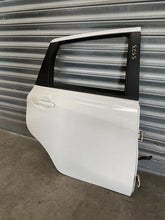 Carica l&#39;immagine nel visualizzatore di Gallery, PORTA PORTIERA SPORTELLO POSTERIORE DESTRA Nissan Note E12 ANNO 2015 - SPEDIZIONE INCLUSA
