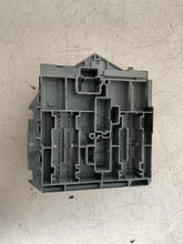 Load image into Gallery viewer, 51795923 CENTRALINA SCATOLA PORTA FUSIBILI LANCIA MUSA 1.4 B 70KW 2009 - SPEDIZIONE INCLUSA
