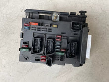 Carica l&#39;immagine nel visualizzatore di Gallery, 9650664180 CENTRALINA SCATOLA PORTA FUSIBILI PEUGEOT 307 1.6 D 80KW 2004 - SPEDIZIONE INCLUSA

