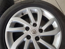 Load image into Gallery viewer, 403004042R SET CERCHI IN LEGA CON GOMME MOMO 205 55 R16 DOT0623 RENAULT MEGANE 3 2016 - SPEDIZIONE INCLUSA
