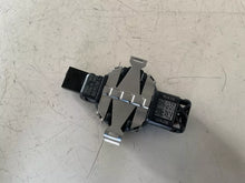 Carica l&#39;immagine nel visualizzatore di Gallery, 8U0955559C Sensore pioggia originale Audi sensore luce AUDI Q5 2.0 D 140KW 190CV 2015 - SPEDIZIONE INCLUSA
