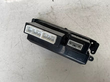 Carica l&#39;immagine nel visualizzatore di Gallery, 93700-1K300 COMANDO INTERRUTTORE MULTIFUNZIONE CON DISPLAY HYUNDAI IX20 1.4 B 66KW 2014 G4FA - SPEDIZIONE INCLUSA
