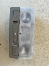 Carica l&#39;immagine nel visualizzatore di Gallery, 23175755 009858-00 PLAFONIERA LUCE INTERNA ABITACOLO OPEL INSIGNIA A SW - SPEDIZIONE INCLUSA
