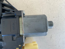 Carica l&#39;immagine nel visualizzatore di Gallery, 8A61-14A389-B MOTORINO ALZAVETRO ANTERIORE SINISTRO FORD FIESTA 1.4 D 51KW 2012 0130822404 - SPEDIZIONE INCLUSA
