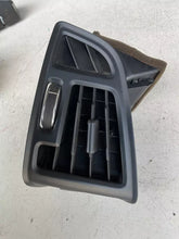 Carica l&#39;immagine nel visualizzatore di Gallery, AM51-R018B08-AFW BOCCHETTA DIFFUSORE ARIA FORD FOCUS C MAX 2014 - SPEDIZIONE INCLUSA
