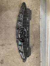 Carica l&#39;immagine nel visualizzatore di Gallery, 86351-1K010 GRIGLIA PARAURTI ANTERIORE HYUNDAI IX20 1.4 B 66KW 2014 - SPEDIZIONE INCLUSA
