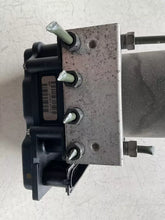 Carica l&#39;immagine nel visualizzatore di Gallery, 44510-0H010 CENTRALINA POMPA AGGREGATO ABS TOYOTA AYGO 1.0 B 51KW 2006 0265231579 0265800441 - SPEDIZIONE INCLUSA
