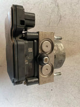 Load image into Gallery viewer, 2265106455 0265956123 44540-0030 CENTRALINA ABS + POMPA ABS PER TOYOTA AYGO (14-18) - SPEDIZIONE INCLUSA
