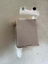 Load image into Gallery viewer, 89221-0H030 CENTRALIMA SCATOLA PORTA FUSIBILI TOYOTA AYGO 1.0 B 53KW ANNO 2019 5012-7121 - SPEDIZIONE INCLUSA
