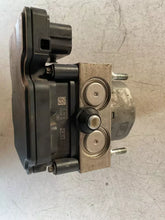 Load image into Gallery viewer, 2265106455 0265956123 44540-0030 CENTRALINA ABS + POMPA ABS PER TOYOTA AYGO (14-18) - SPEDIZIONE INCLUSA
