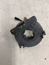Carica l&#39;immagine nel visualizzatore di Gallery, 24459849 CONTATTO SPIRALATO ANELLO CONTATTI VOLANTE OPEL CORSA C - SPEDIZIONE INCLUSA
