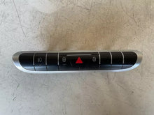 Carica l&#39;immagine nel visualizzatore di Gallery, A4518206710004 PULSANTE QUATTRO 4 FRECCE PER SMART Fortwo Coupé (W451) - SPEDIZIONE INCLUSA
