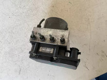 Carica l&#39;immagine nel visualizzatore di Gallery, 0265231579 44510-0H010 0265800441 Centralina ABS Modulo Pompa BOSCH TOYOTA AYGO 1a Serie - SPEDIZIONE INCLUSA
