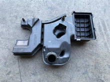 Carica l&#39;immagine nel visualizzatore di Gallery, 17705-0Q030 114050-510 BOX SCATOLA FILTRO ARIA PER TOYOTA Aygo 3° Serie 17705-0Q030 1KR-FE Benzina 1000 - SPEDIZIONE INCLUSA
