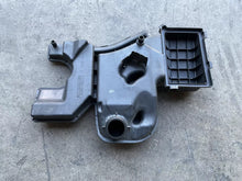 Carica l&#39;immagine nel visualizzatore di Gallery, 17705-0Q030 114050-510 BOX SCATOLA FILTRO ARIA PER TOYOTA Aygo 3° Serie 17705-0Q030 1KR-FE Benzina 1000 - SPEDIZIONE INCLUSA
