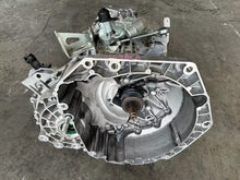 Load image into Gallery viewer, CAMBIO MANUALE JEEP RENEGADE 1.0 B BENZINA 88KW ANNO 2024 SIGLA MOTORE 55282151 3496KM - SPEDIZIONE INCLUSA
